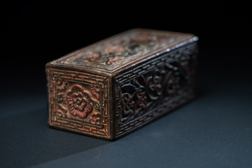 Ancient Pingpu Tribes wooden box with a sliding lid carved with the typical Pingpu tribe flower pattern and paint with red and black pigments.