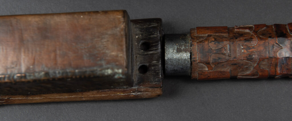 This great sword from the Paiwan tribe is decorated with embossed brass engraved with faces on the front and the side while the back is carved with three characters in the pure Paiwan style.