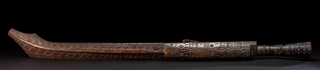 Paiwan tribe ceremonial sword ( southern Paiwan Vuculj )This very beautiful and rare ceremonial sword is carved in a style typical of the southern paiwan (Vuculj).