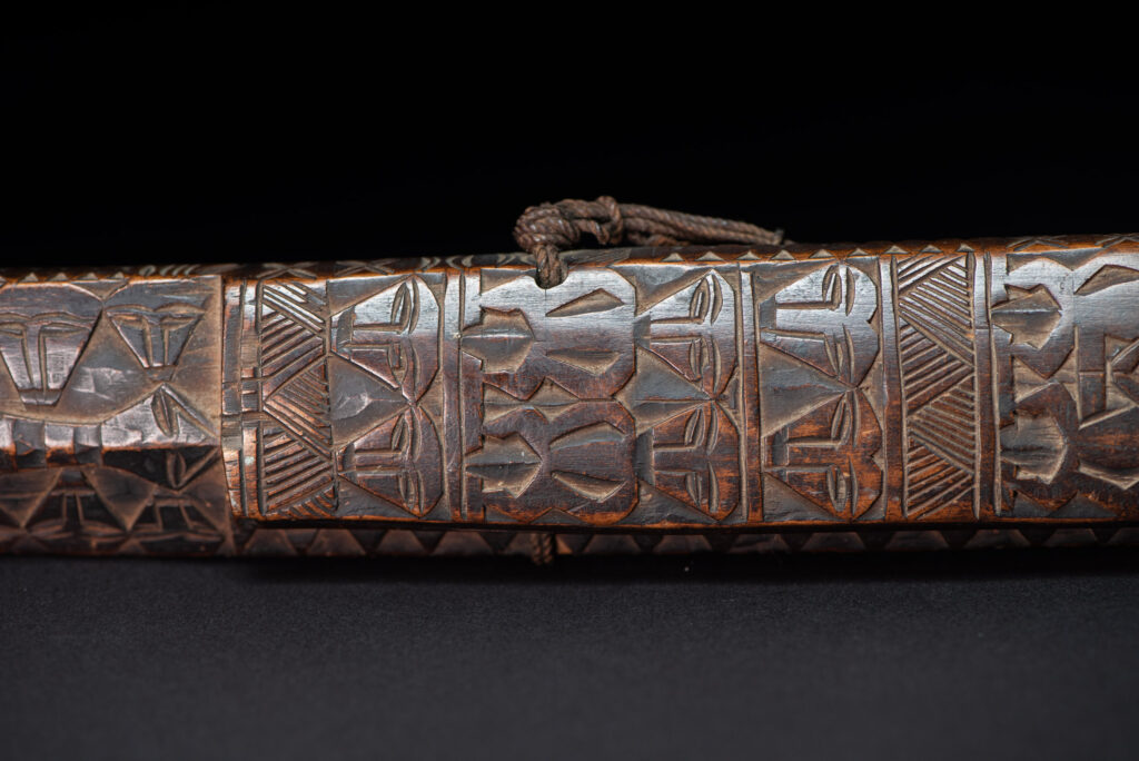 Paiwan tribe ceremonial sword ( southern Paiwan Vuculj )This very beautiful and rare ceremonial sword is carved in a style typical of the southern paiwan (Vuculj).