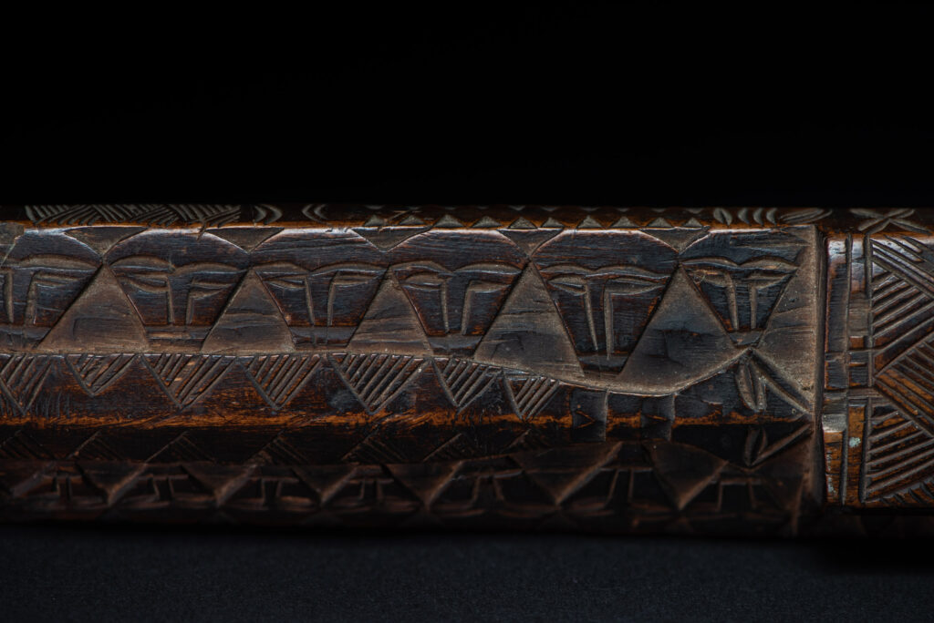 Paiwan tribe ceremonial sword ( southern Paiwan Vuculj )This very beautiful and rare ceremonial sword is carved in a style typical of the southern paiwan (Vuculj).