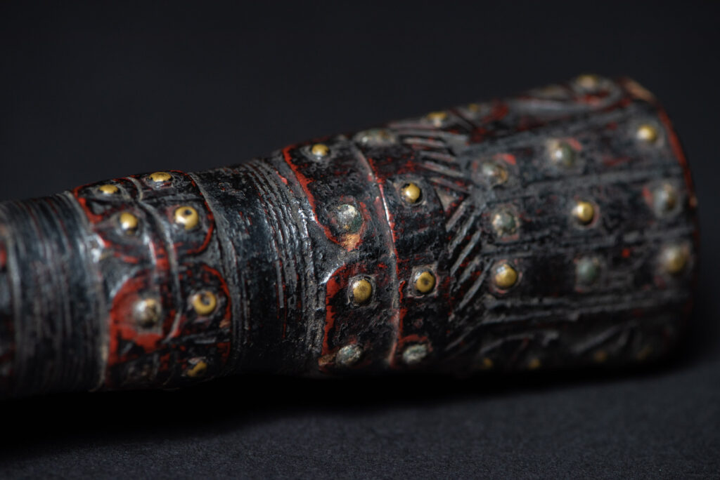 Paiwan tribe ceremonial sword ( southern Paiwan Vuculj )This very beautiful and rare ceremonial sword is carved in a style typical of the southern paiwan (Vuculj).