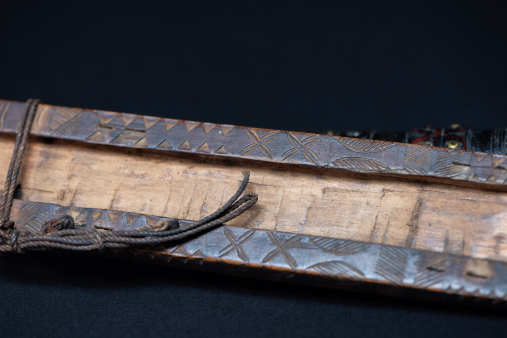 Paiwan tribe ceremonial sword ( southern Paiwan Vuculj )This very beautiful and rare ceremonial sword is carved in a style typical of the southern paiwan (Vuculj).