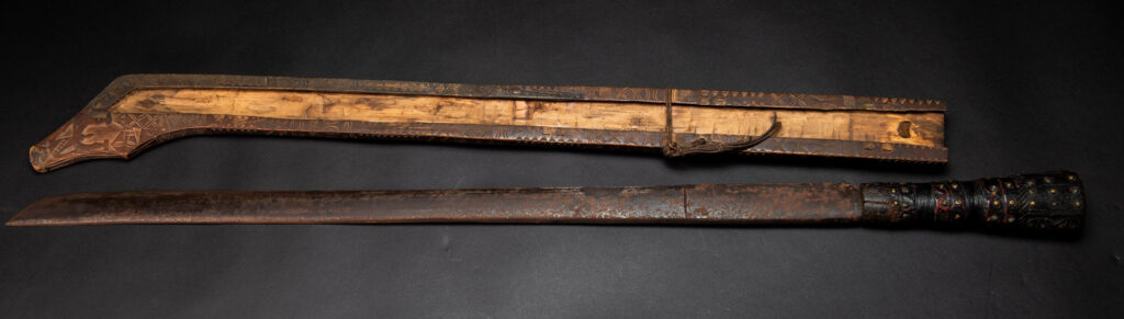 Paiwan tribe ceremonial sword ( southern Paiwan Vuculj )This very beautiful and rare ceremonial sword is carved in a style typical of the southern paiwan (Vuculj).