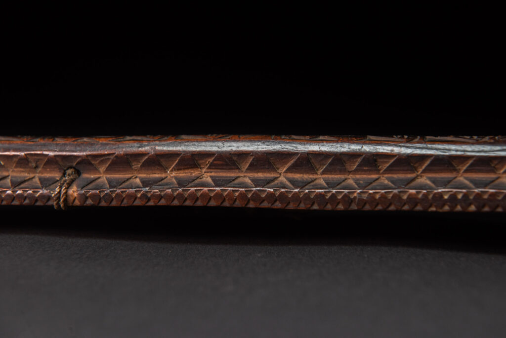 Paiwan tribe ceremonial sword ( southern Paiwan Vuculj )This very beautiful and rare ceremonial sword is carved in a style typical of the southern paiwan (Vuculj).