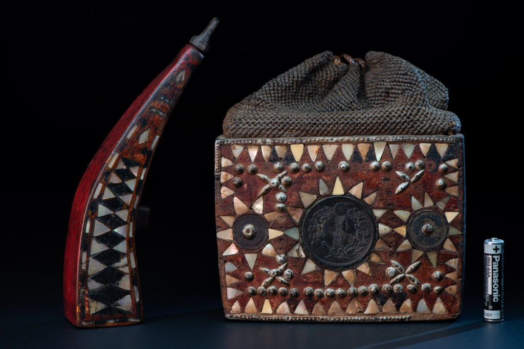 Old shaman’s box – Puyuma tribe – inlaid with mother-of-pearl in triangular patterns, reflecting the distinctive style of the Puyuma tribes. The box is also decorated with embedded old coins.