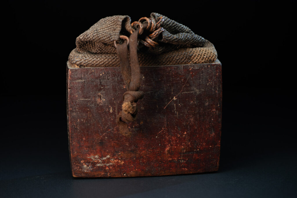 Old shaman’s box – Puyuma tribe – inlaid with mother-of-pearl in triangular patterns, reflecting the distinctive style of the Puyuma tribes. The box is also decorated with embedded old coins.