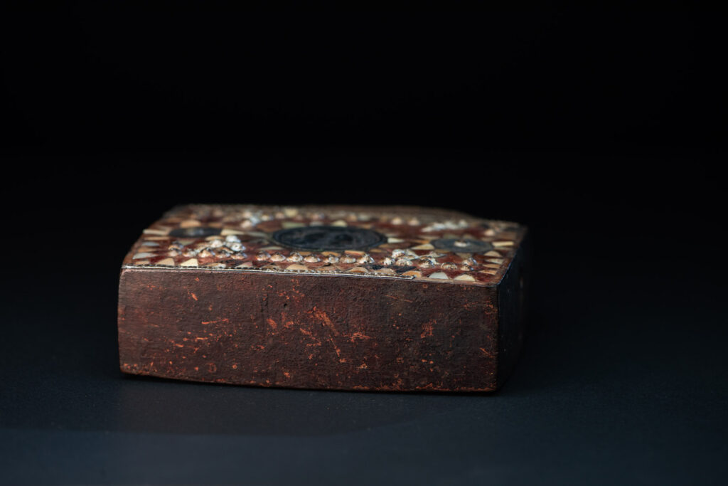Old shaman’s box – Puyuma tribe – inlaid with mother-of-pearl in triangular patterns, reflecting the distinctive style of the Puyuma tribes. The box is also decorated with embedded old coins.