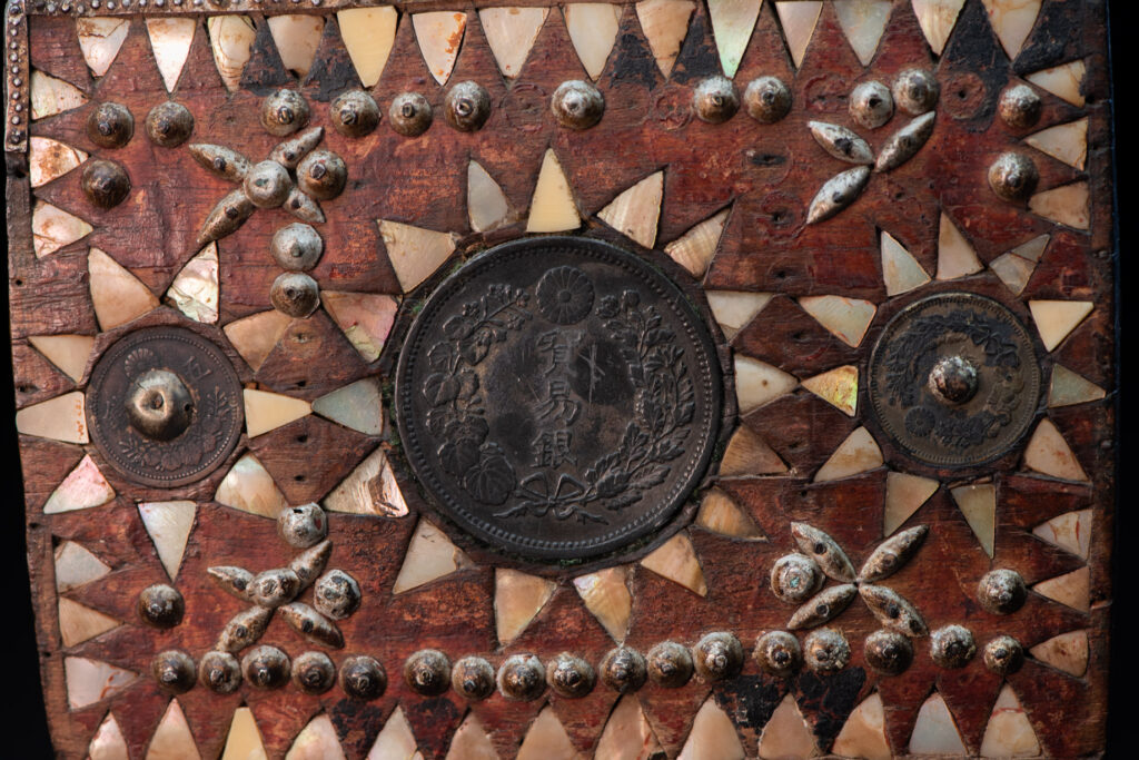 Old shaman’s box – Puyuma tribe – inlaid with mother-of-pearl in triangular patterns, reflecting the distinctive style of the Puyuma tribes. The box is also decorated with embedded old coins.