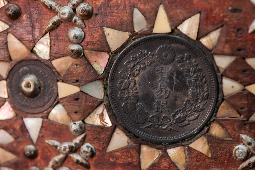 Old shaman’s box – Puyuma tribe – inlaid with mother-of-pearl in triangular patterns, reflecting the distinctive style of the Puyuma tribes. The box is also decorated with embedded old coins.
