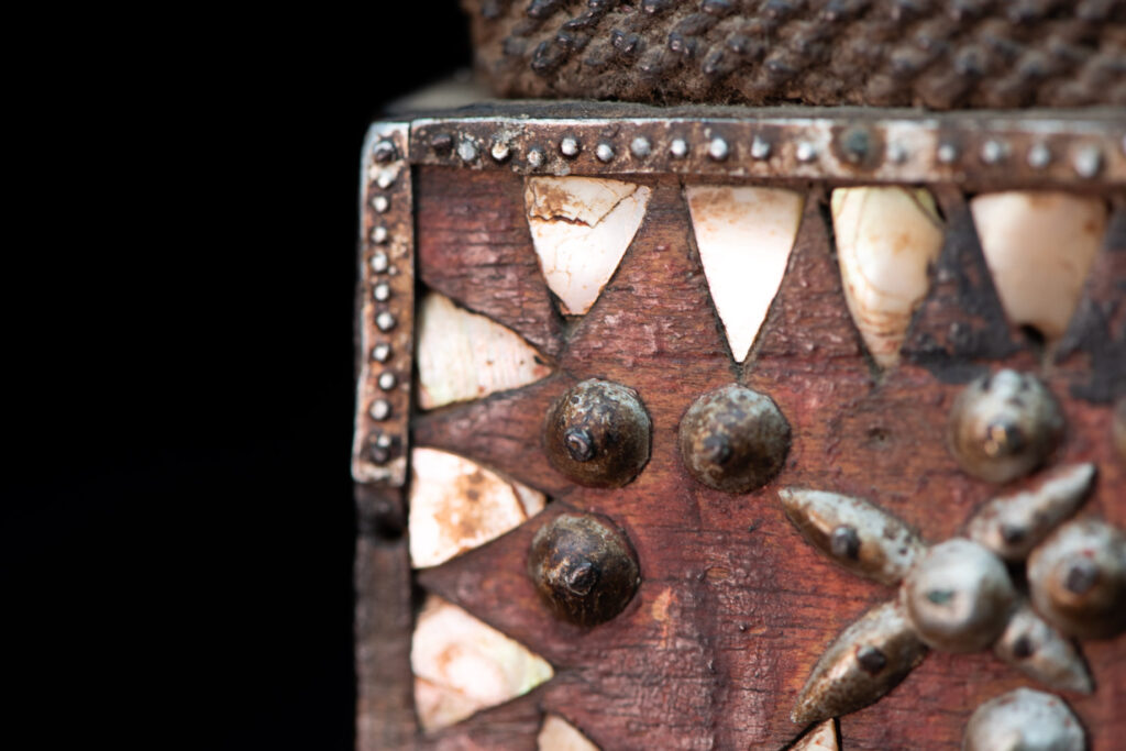 Old shaman’s box – Puyuma tribe – inlaid with mother-of-pearl in triangular patterns, reflecting the distinctive style of the Puyuma tribes. The box is also decorated with embedded old coins.