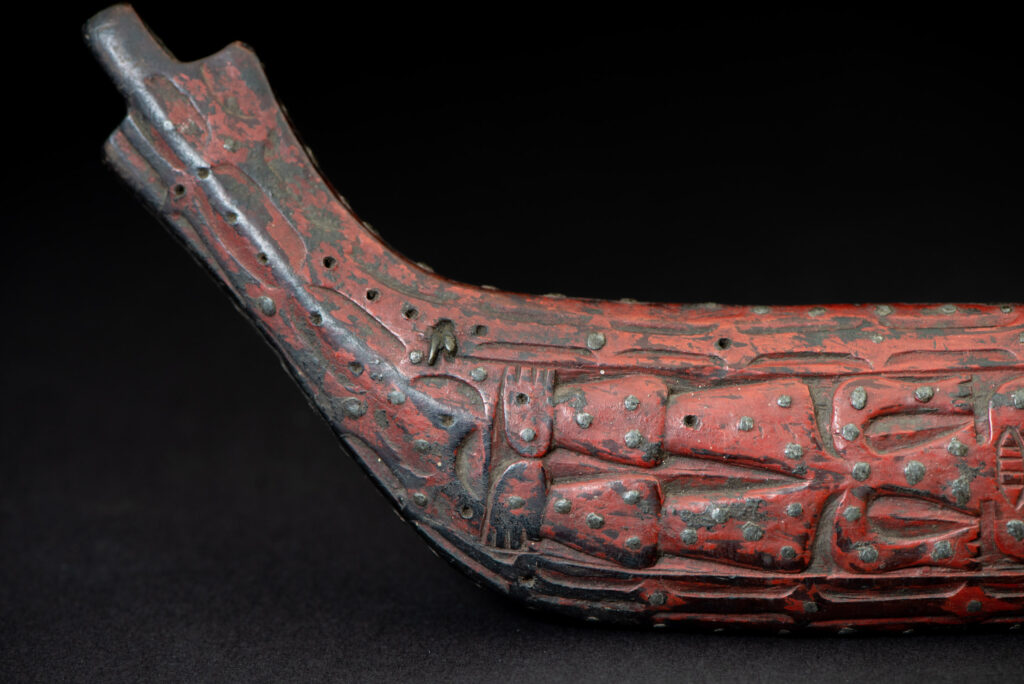 Exceptional and rare Taiwan ceremonial sword. Probably early 19th century. Paint with red pigments.