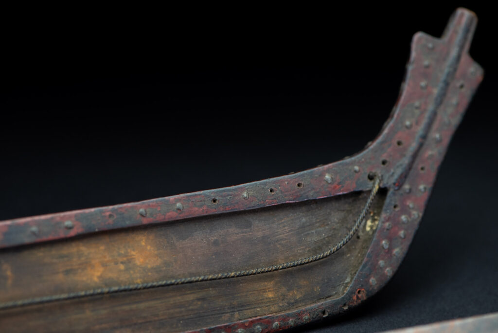 Exceptional and rare Taiwan ceremonial sword. Probably early 19th century. Paint with red pigments.