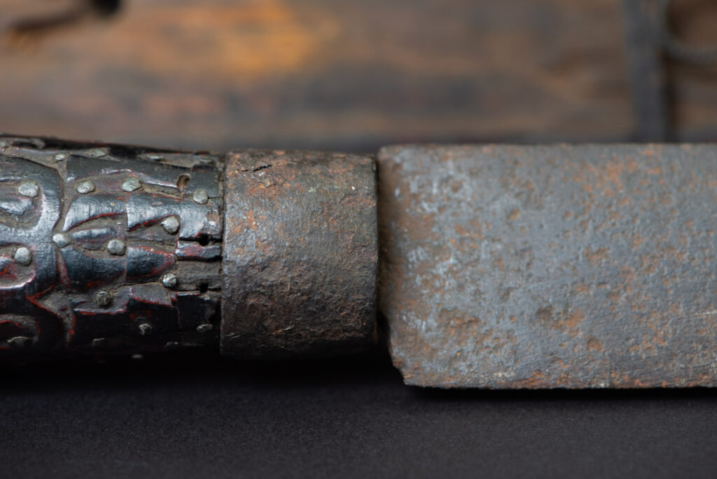 Exceptional and rare Taiwan ceremonial sword. Probably early 19th century. Paint with red pigments.