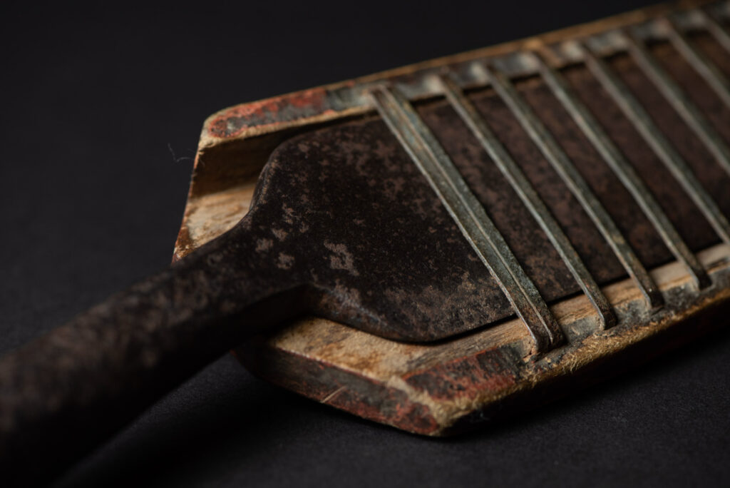 Sword of the Pingpu tribes (plains aborigines), featuring typical Pingpu style: floral painted design on the back of the scabbard; sword hilt forged in one piece with the blade, without separate assembly and attayal tribe influence on design.
