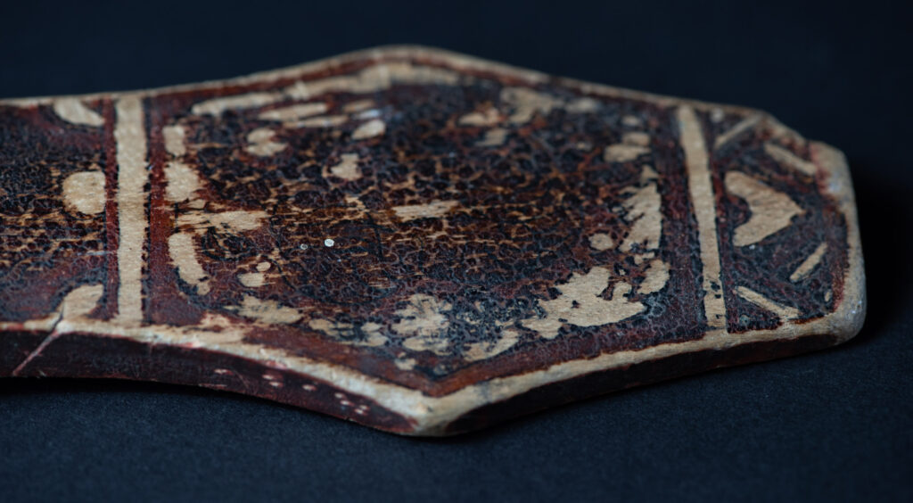 Sword of the Pingpu tribes (plains aborigines), featuring typical Pingpu style: floral painted design on the back of the scabbard; sword hilt forged in one piece with the blade, without separate assembly and attayal tribe influence on design.