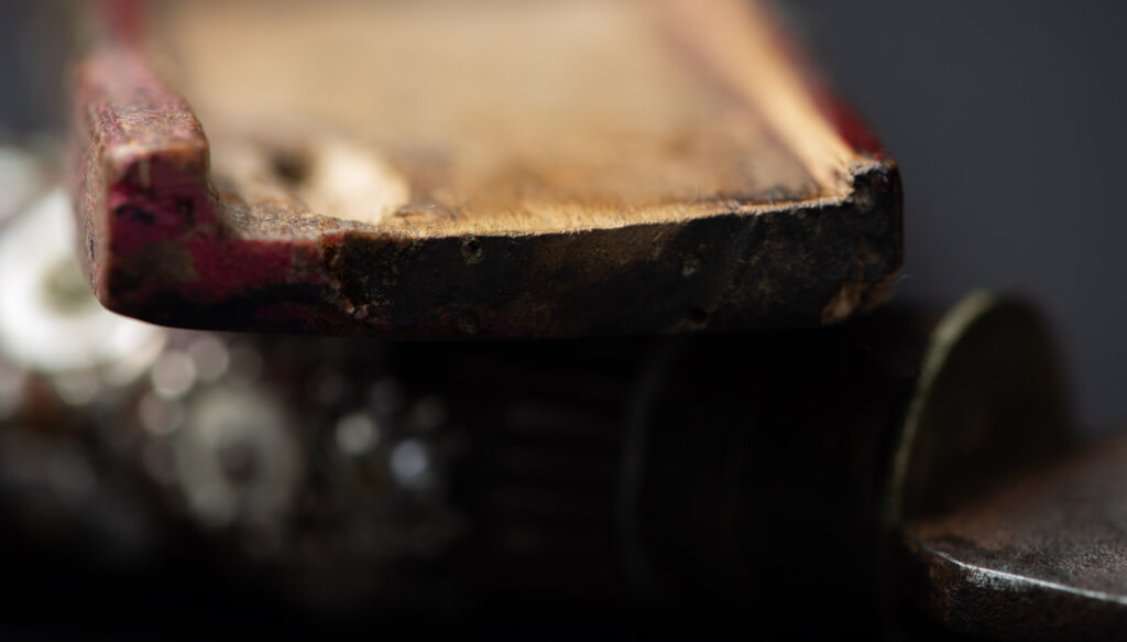 Ancient ceremonial long sword from the Rukai tribe. The back of the sheath is painted red and inlaid with finely engraved snakes in brass sheet. The top is also covered with an engraved brass plate. The very long blade of this Rukai sword features a handle in the Rukai style, decorated with small flower-shaped motifs and aluminum wire. The guard of the sword is made from a Japanese coin.