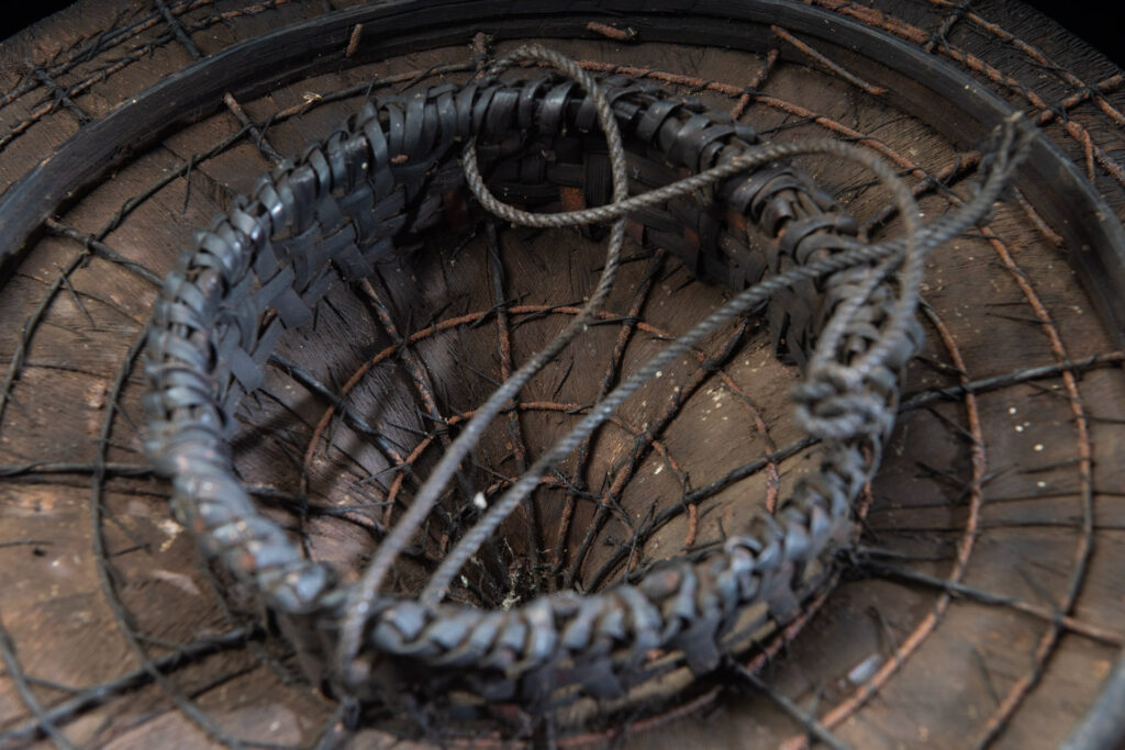 This ancient hat from the Yami- Tao tribes, orchid Island, Taiwan was worn by the female for work in the fields It is named “Varogot”. It is done with coconut palm bark, rotaing, aluminium and feathers for the top decoration..