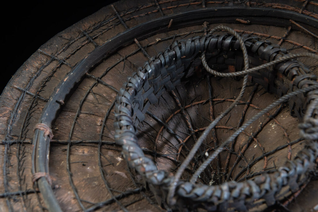 This ancient hat from the Yami- Tao tribes, orchid Island, Taiwan was worn by the female for work in the fields It is named “Varogot”. It is done with coconut palm bark, rotaing, aluminium and feathers for the top decoration..
