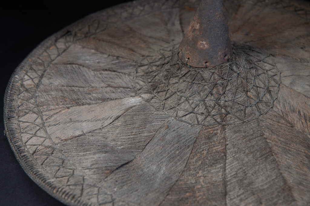This ancient hat from the Yami- Tao tribes, orchid Island, Taiwan was worn by the female for work in the fields It is named “Varogot”. It is done with coconut palm bark, rotaing, aluminium and iron for the top decoration..