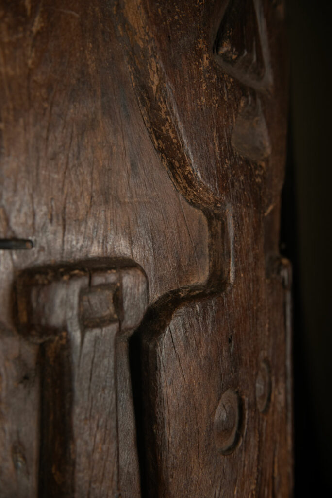 Very beautiful and massive ancestral panel from the Paiwan tribe, dating from the 19th century, carved with a nude female ancestor wearing a headdress formed by two intertwined snakes facing away from each other. A truly remarkable piece.