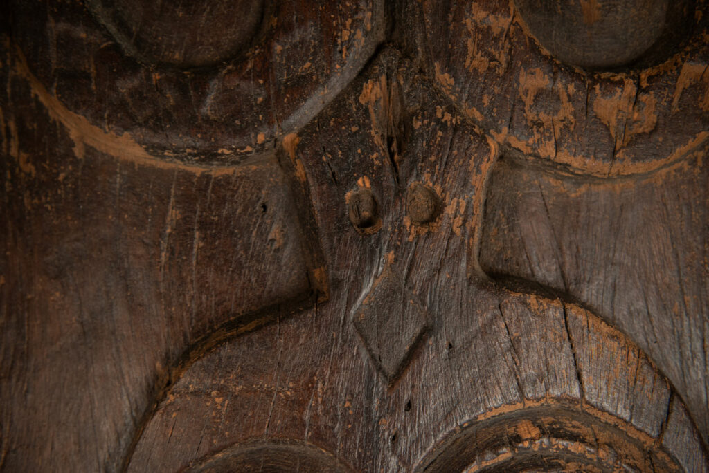 Very beautiful and massive ancestral panel from the Paiwan tribe, dating from the 19th century, carved with a nude female ancestor wearing a headdress formed by two intertwined snakes facing away from each other. A truly remarkable piece.