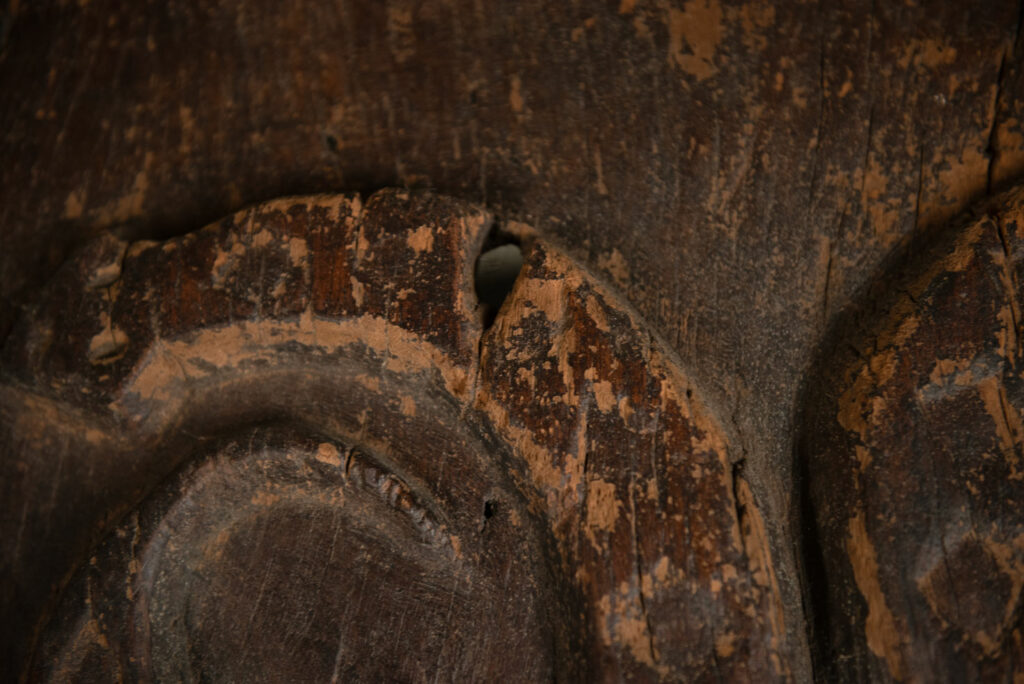 Very beautiful and massive ancestral panel from the Paiwan tribe, dating from the 19th century, carved with a nude female ancestor wearing a headdress formed by two intertwined snakes facing away from each other. A truly remarkable piece.