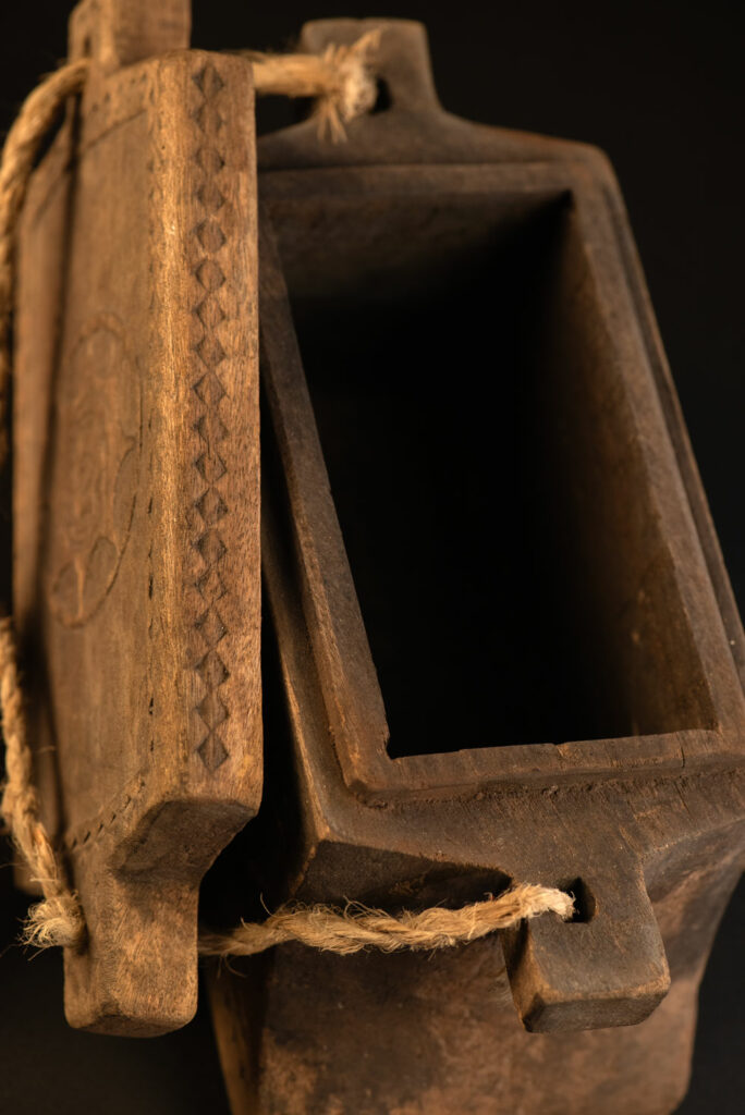 Fisherman’s box from the Yami (Tao) tribe, in a form typical of this culture, carved with the god Magamaog on both sides and the canoe eye on the lid. The lid is tied to the box with a cord to prevent it from being lost at sea.