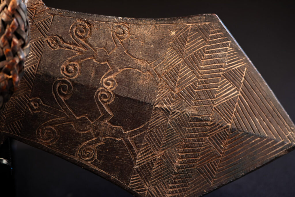 Knife Takkurus of the Yami tribe. Knife ‘Takkurus’ and carved sheath of the Yami (Tao) tribe, used in rituals to combat evil spirits. This knife is carved on its shealth with magamaog, the deity and geometric patterns