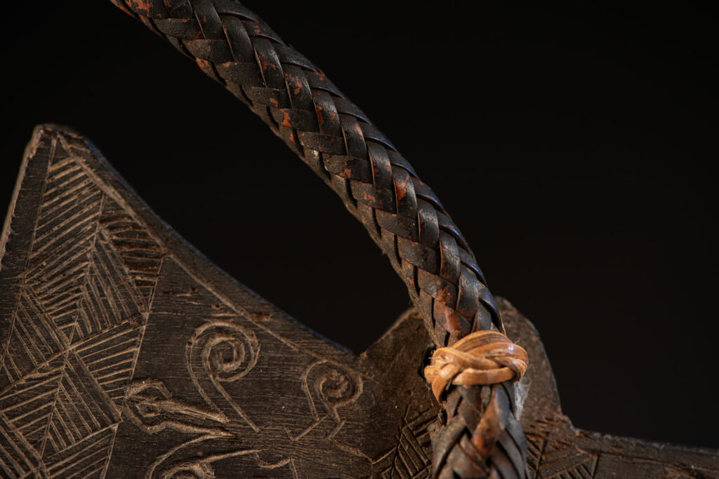 Knife Takkurus of the Yami tribe. Knife ‘Takkurus’ and carved sheath of the Yami (Tao) tribe, used in rituals to combat evil spirits. This knife is carved on its shealth with magamaog, the deity and geometric patterns