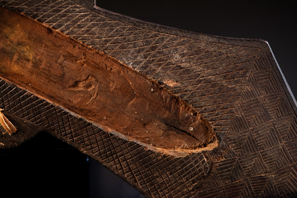 Knife Takkurus of the Yami tribe. Knife ‘Takkurus’ and carved sheath of the Yami (Tao) tribe, used in rituals to combat evil spirits. This knife is carved on its shealth with magamaog, the deity and geometric patterns