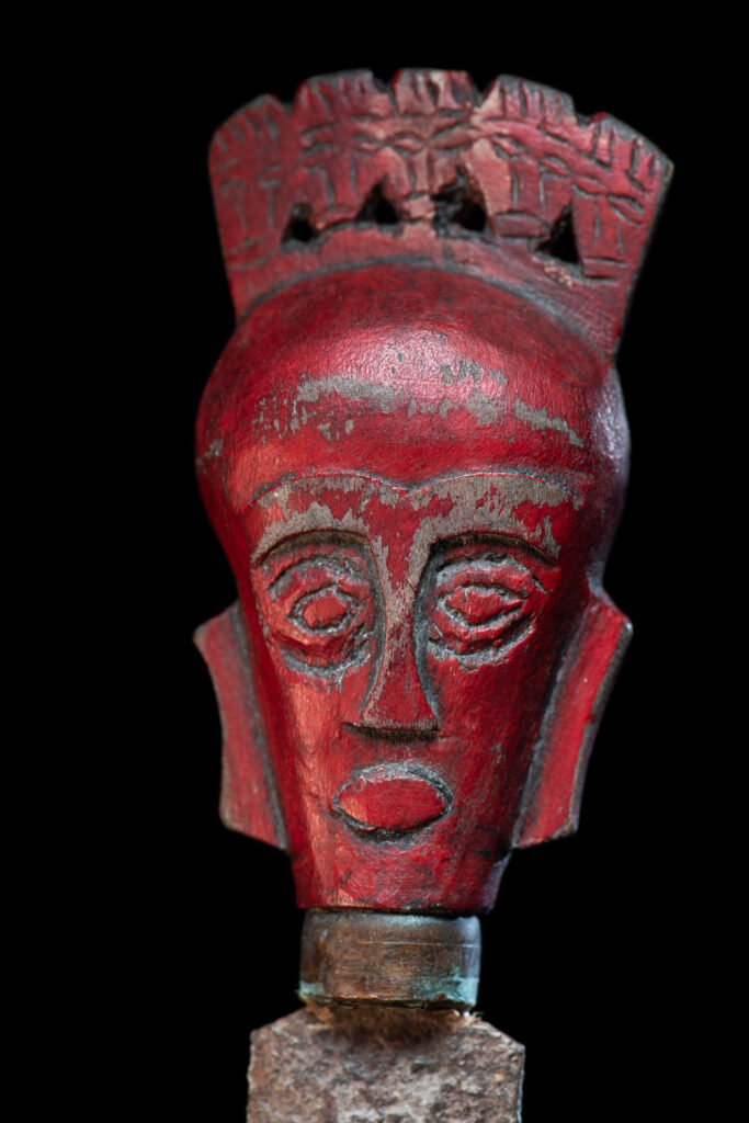 Set of three shamanic knifes from the Paiwan tribe, intended for sacred rituals. Painted in red and carved with a human head surmounted by additional heads, it reflects the typical style of Paiwan shamans and healers, who are in charge of the tribe’s physical and spiritual well-being. These shamanic knifes were used to cut herbs, beetle nuts, little animals and each one have a precise function.