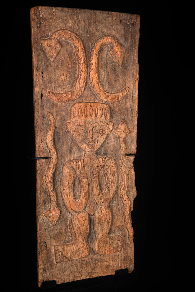 Paiwan tribes wood Door- 19 century - Standing figure and sacred snakes, two on the figure and two on a sides- south Taiwan. detail