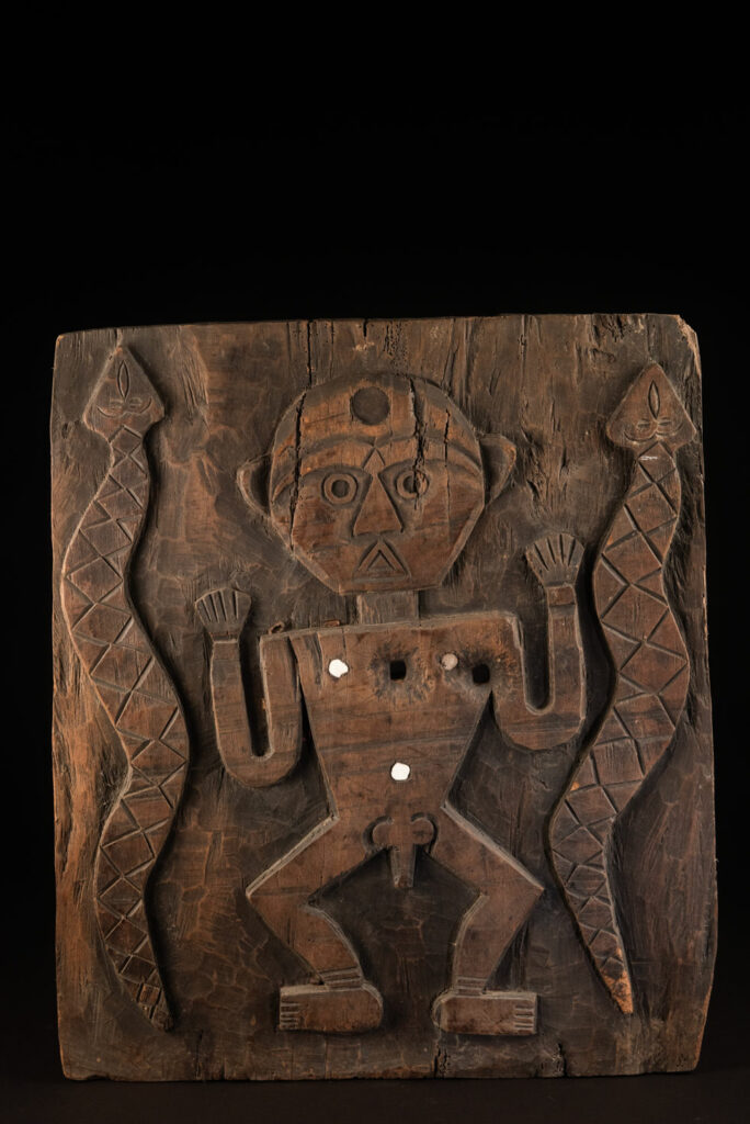 Paiwan tribes wood Door- 19 century - south Taiwan. Detail