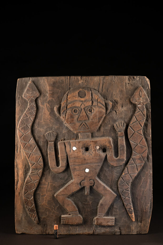 Paiwan tribes wood Door- 19 century - south Taiwan. Detail