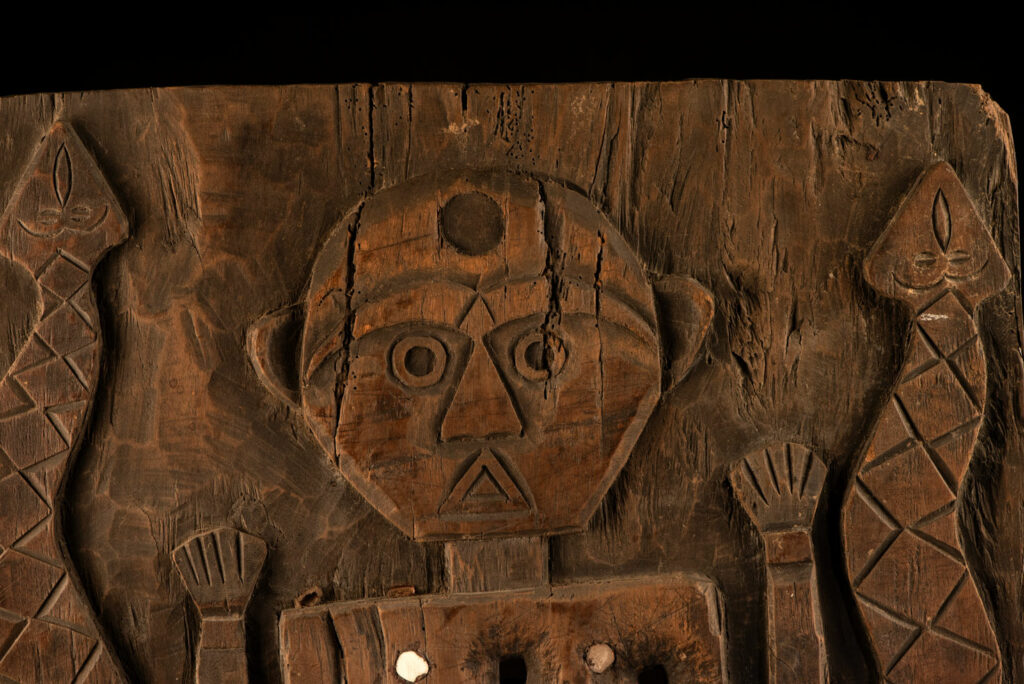 Paiwan tribes wood Door- 19 century - south Taiwan. detail