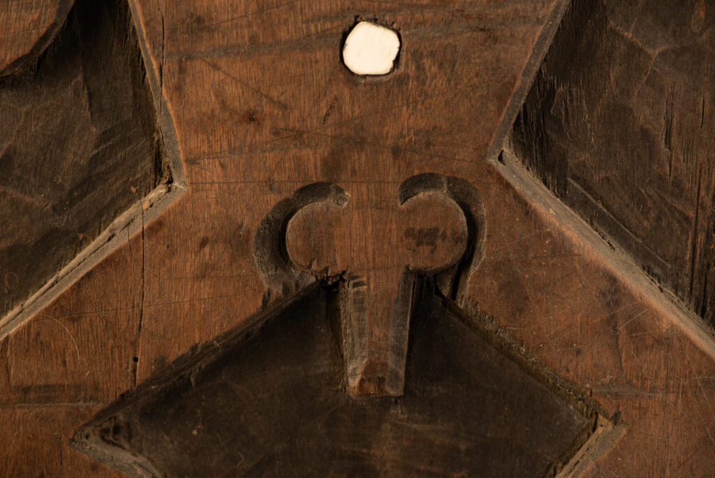 Paiwan tribes wood Door- 19 century - south Taiwan. detail