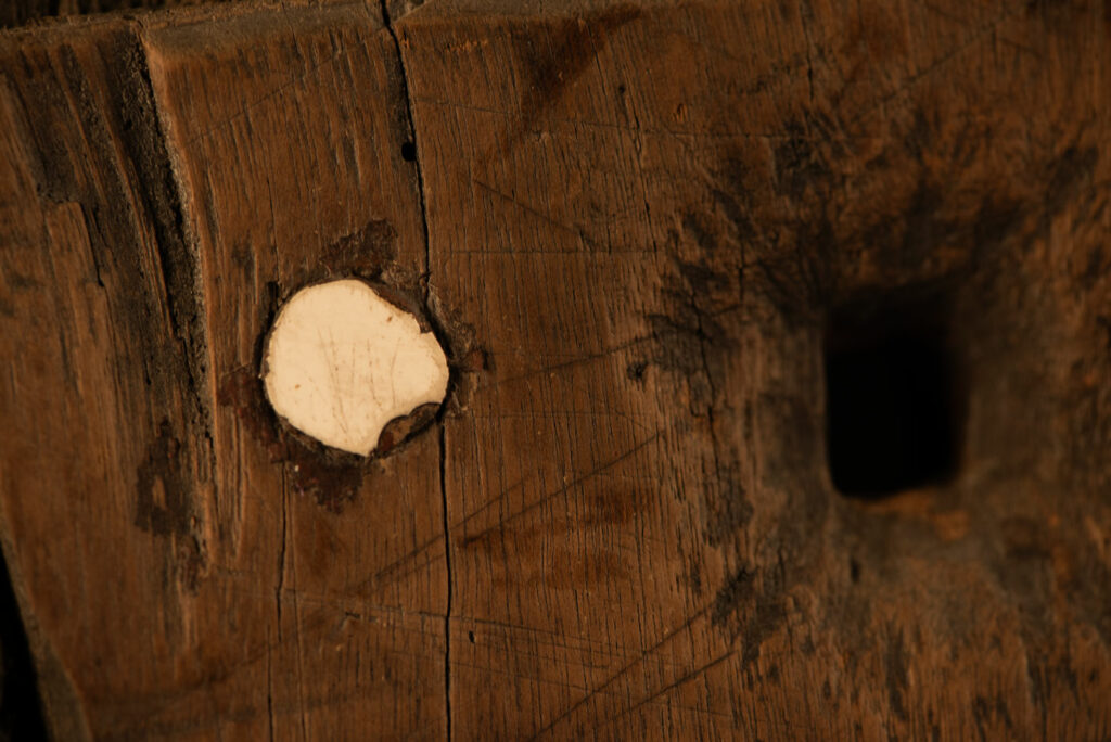 Paiwan tribes wood Door- 19 century - south Taiwan. detail