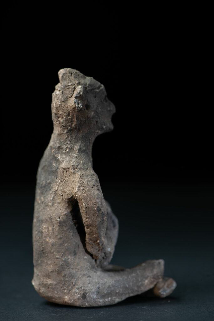 Terracotta statue from the Yami tribe depicting a woman, sculpted directly in the earth in front of the fire and intended to entertain children.