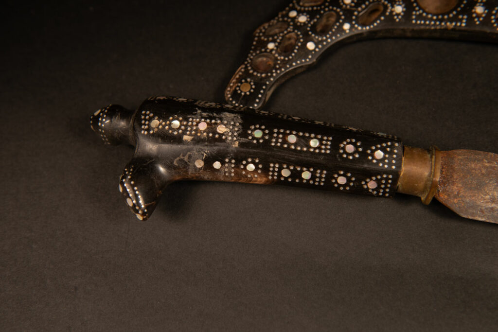 This ceremonial sword from the Ami tribe, features a scabbard and handle made of horn inlaid with mother-of-pearl, in the pure Ami style.
