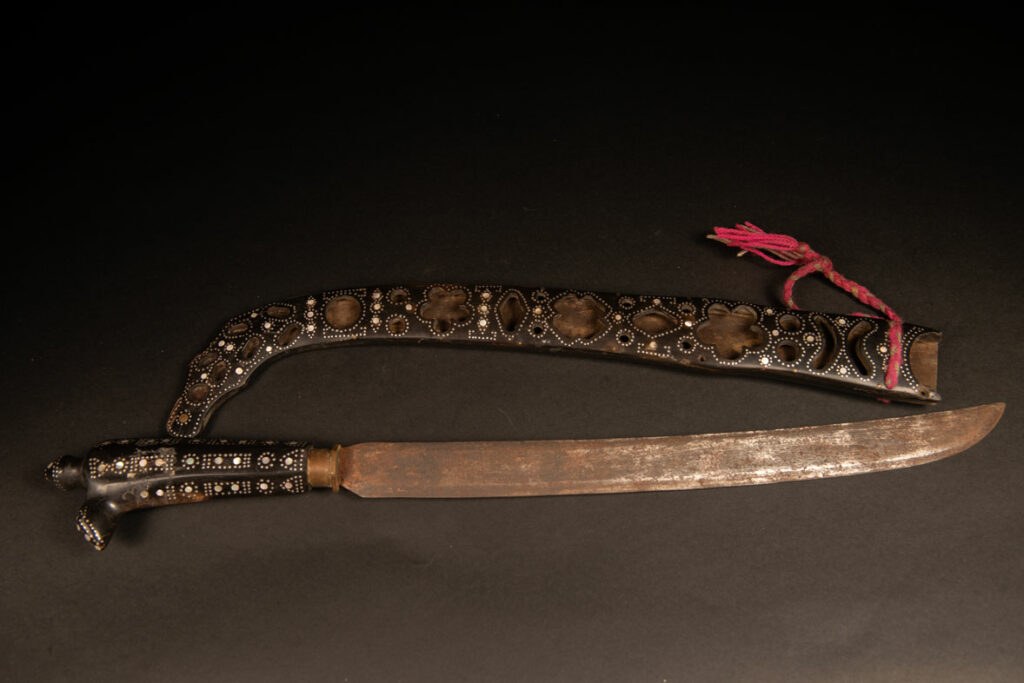 This ceremonial sword from the Ami tribe, features a scabbard and handle made of horn inlaid with mother-of-pearl, in the pure Ami style.