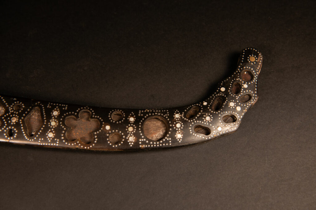 This ceremonial sword from the Ami tribe, features a scabbard and handle made of horn inlaid with mother-of-pearl, in the pure Ami style.