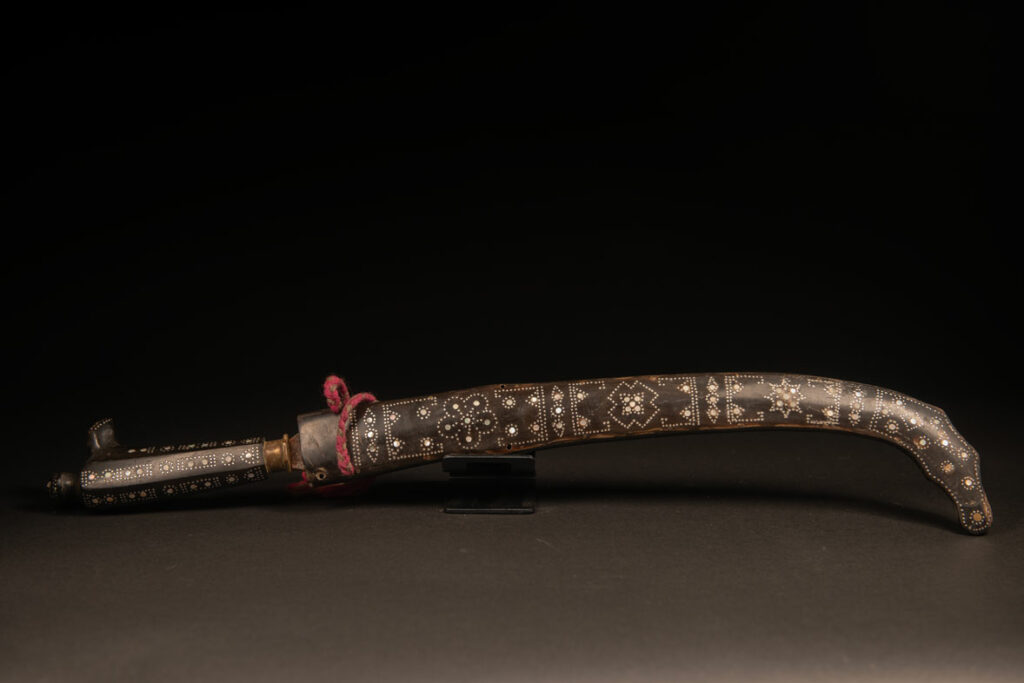 This ceremonial sword from the Ami tribe, features a scabbard and handle made of horn inlaid with mother-of-pearl, in the pure Ami style.