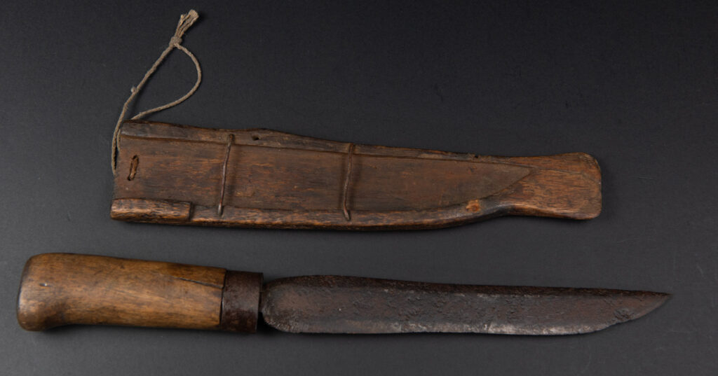 Utility and hunting knife from the Atayal tribe, northern Taiwan. The shape of the sheath is typical of Atayal design. Atayal tribes do not carve their knives or swords.
