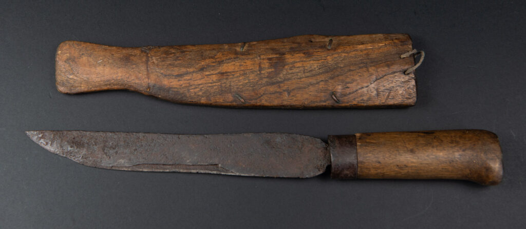 Utility and hunting knife from the Atayal tribe, northern Taiwan. The shape of the sheath is typical of Atayal design. Atayal tribes do not carve their knives or swords.
