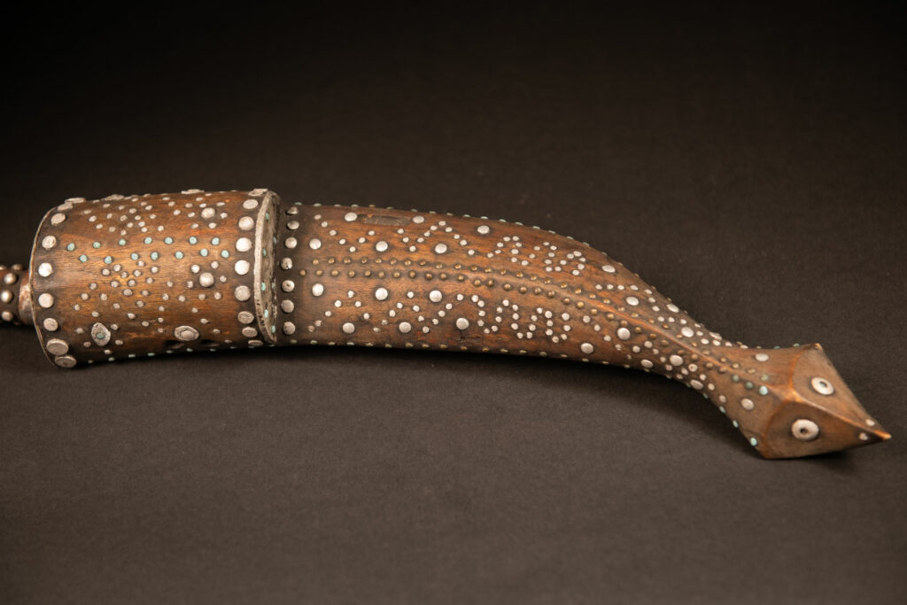 Atypical Sword from the Paiwan tribe blending Paiwan and Bunun styles