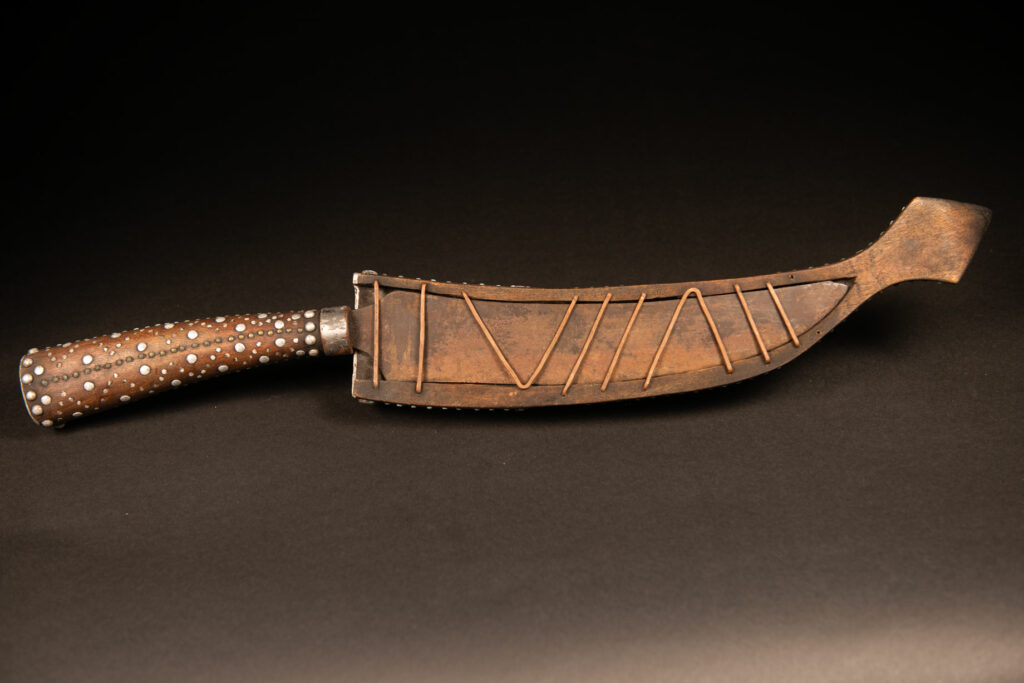 Atypical Sword from the Paiwan tribe blending Paiwan and Bunun styles