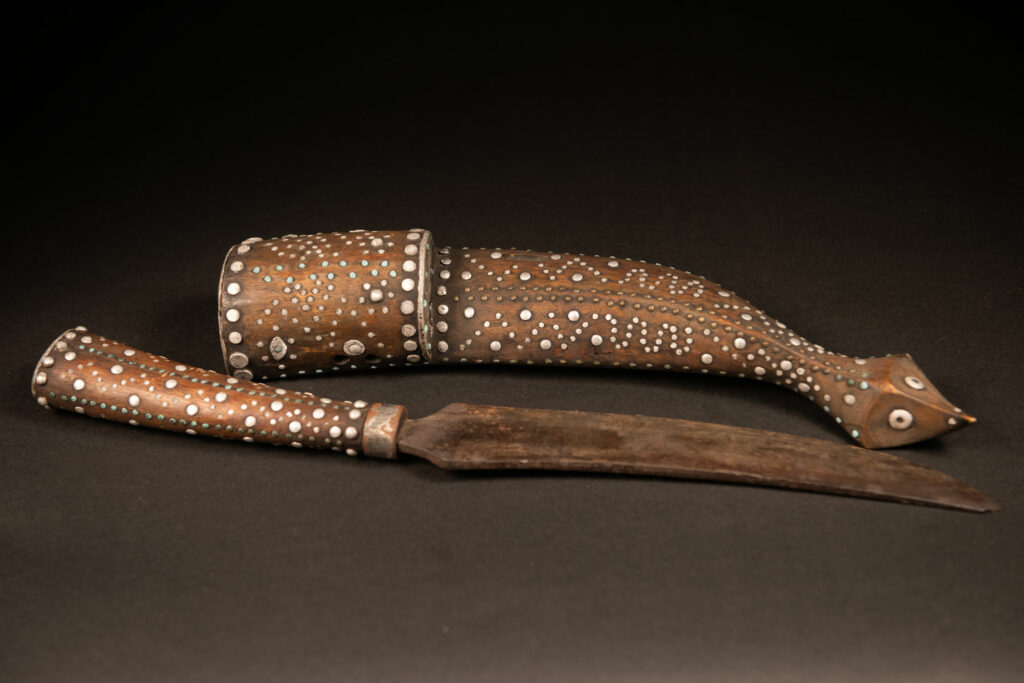 Atypical Sword from the Paiwan tribe blending Paiwan and Bunun styles