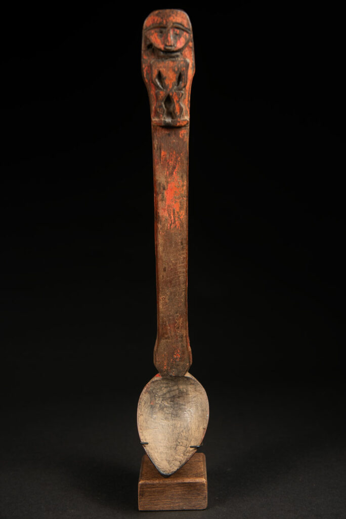 Beautiful 19th-century spoon, carved with a standing ancestor figure at the top and a magnificent double-headed serpent on the back. The spoon is stained red. Its size is 42 cm high.