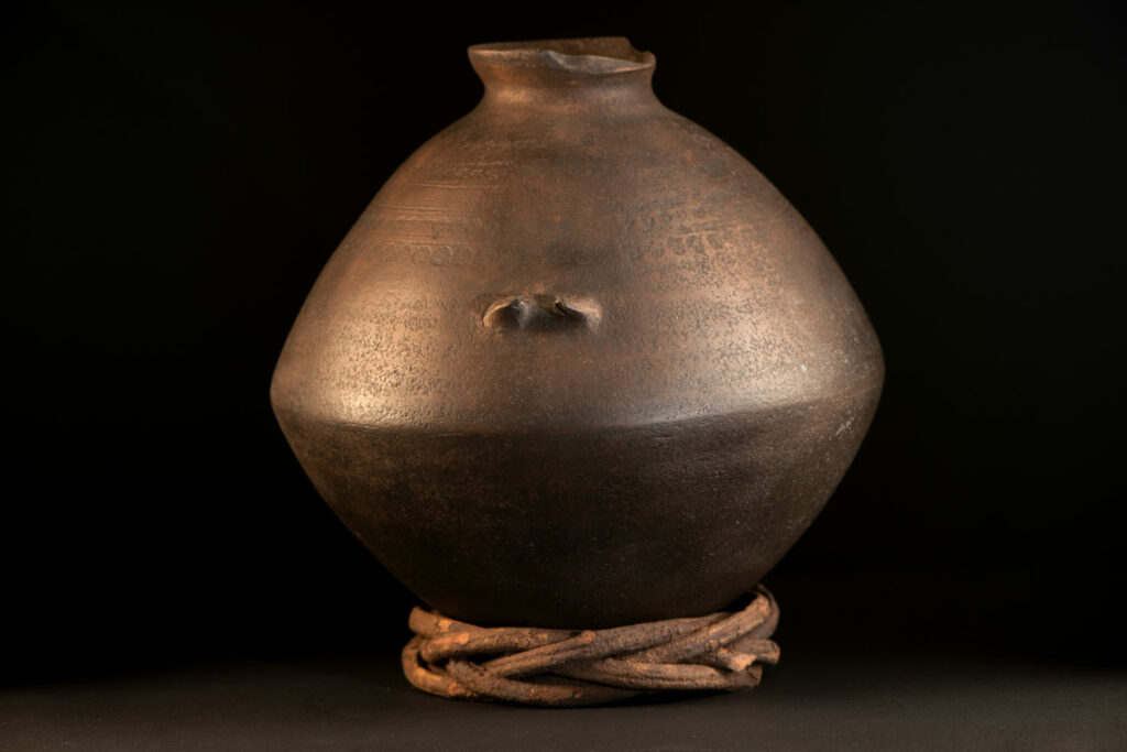 Sacred pot female type with two handles from the Rukai tribe